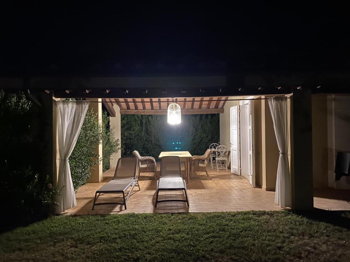 Relais Le Fornacelle Aparthotel Кастането Кардучи Екстериор снимка