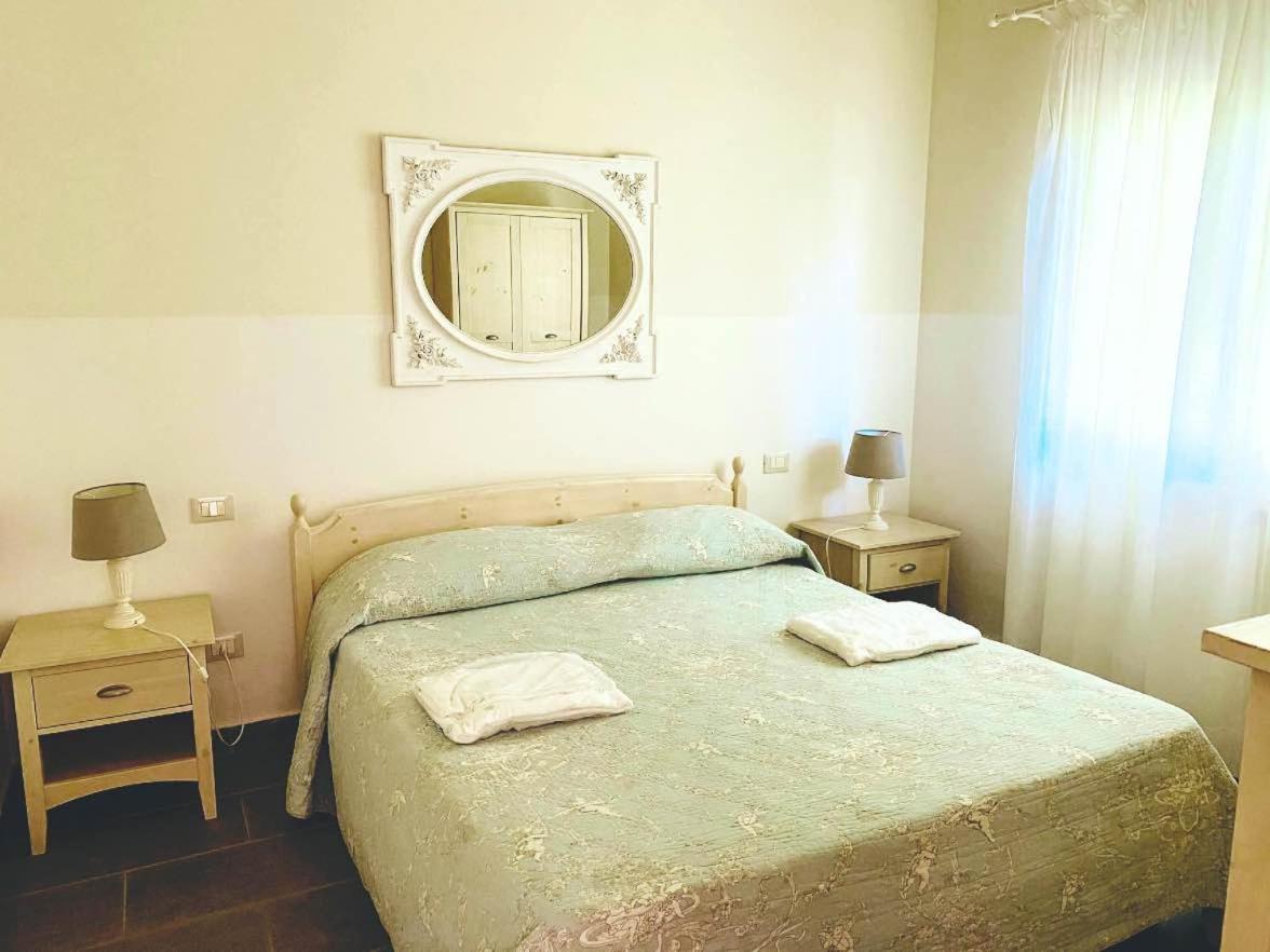 Relais Le Fornacelle Aparthotel Кастането Кардучи Екстериор снимка