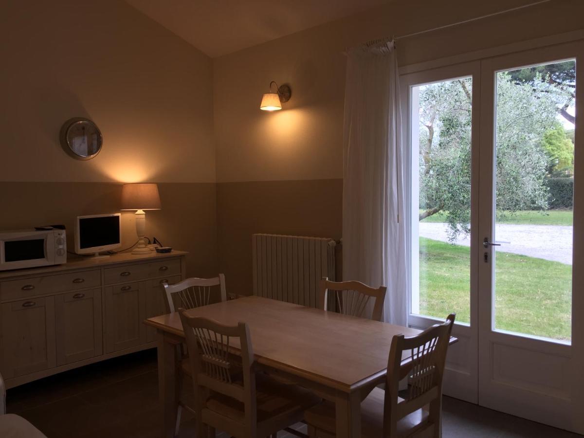 Relais Le Fornacelle Aparthotel Кастането Кардучи Екстериор снимка