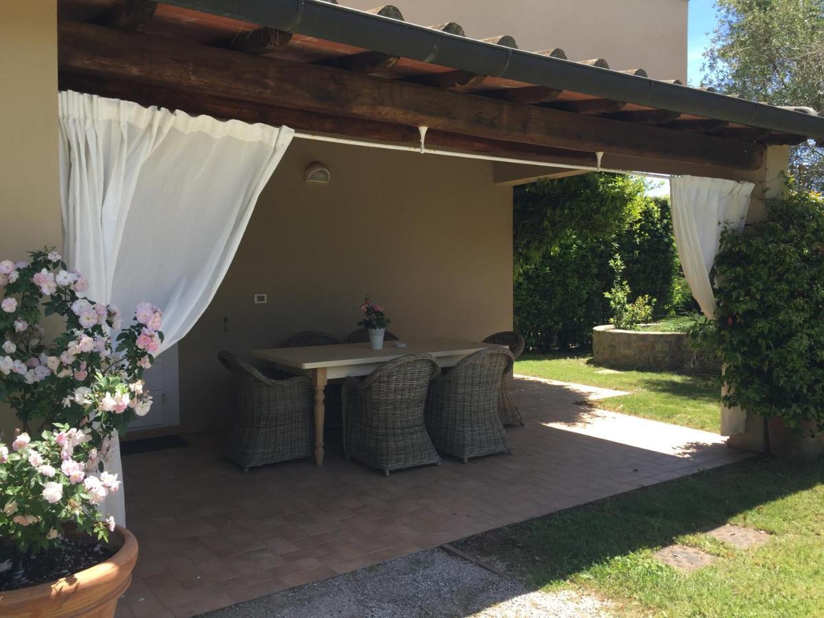 Relais Le Fornacelle Aparthotel Кастането Кардучи Екстериор снимка