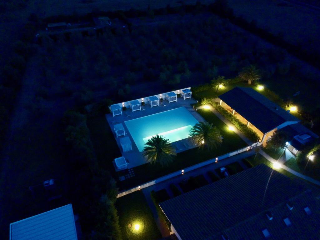 Relais Le Fornacelle Aparthotel Кастането Кардучи Екстериор снимка