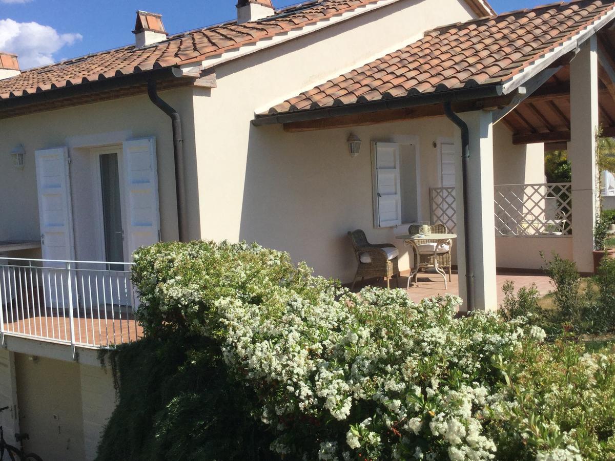Relais Le Fornacelle Aparthotel Кастането Кардучи Екстериор снимка