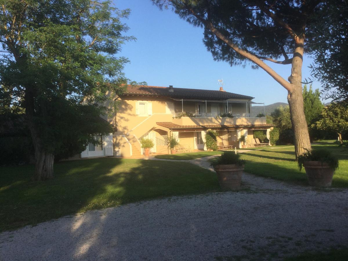 Relais Le Fornacelle Aparthotel Кастането Кардучи Екстериор снимка