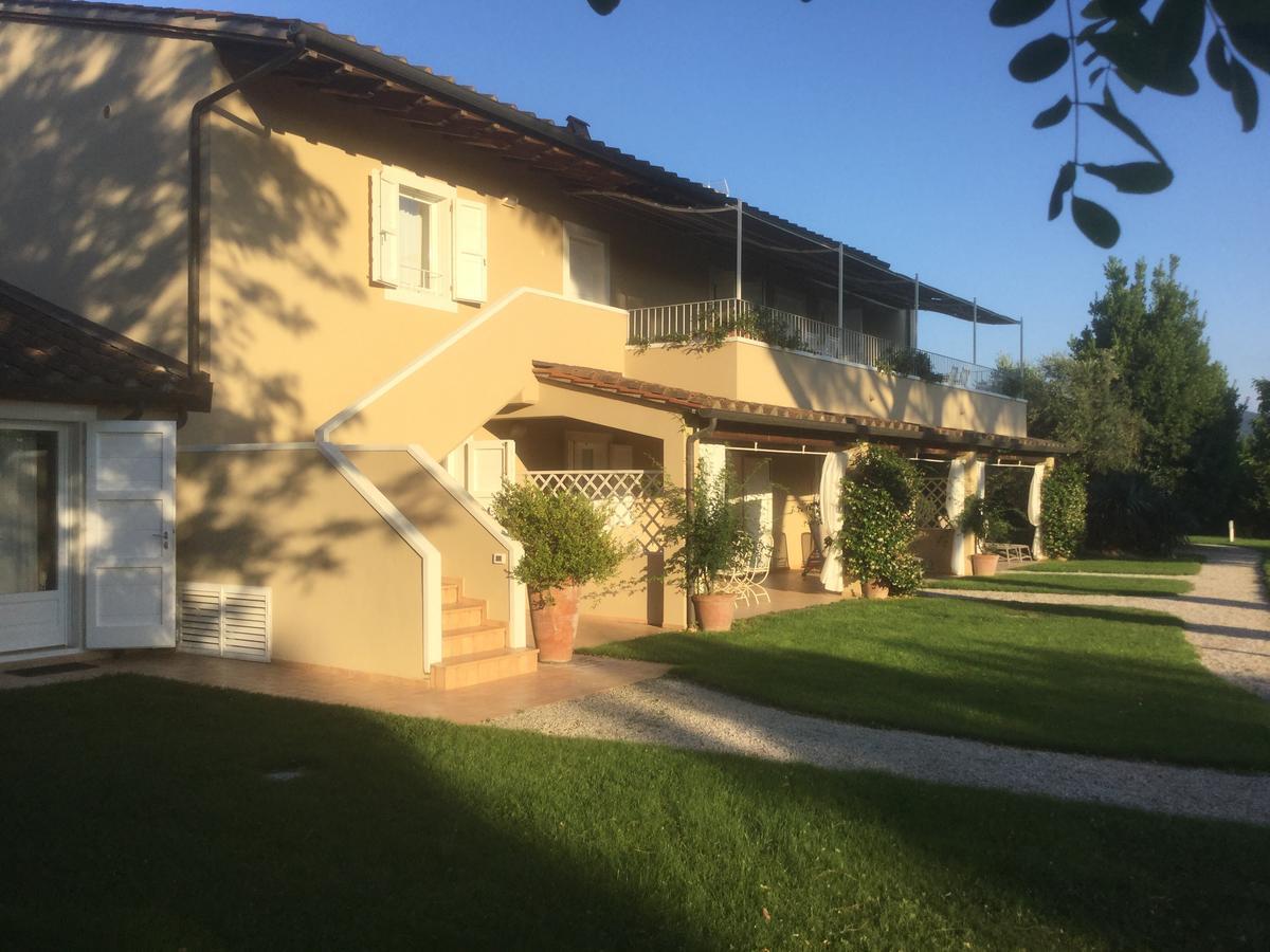Relais Le Fornacelle Aparthotel Кастането Кардучи Екстериор снимка