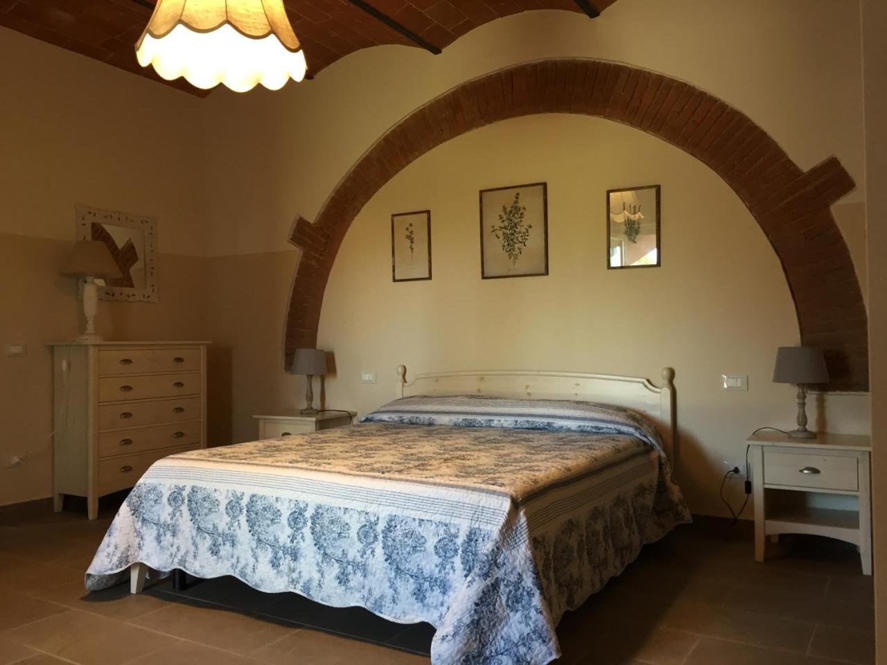 Relais Le Fornacelle Aparthotel Кастането Кардучи Екстериор снимка